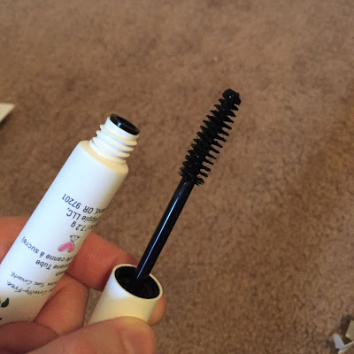 A picture of the wand of the Mad Hippie Mascara, a perfect length and width