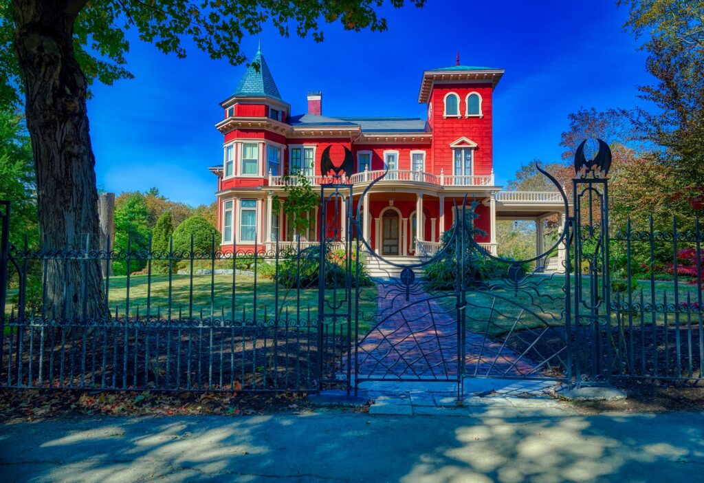 A photo of the front of Stephen King's house in Bangor, Maine