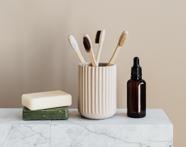 A picture of zero waste products on a bathroom counter