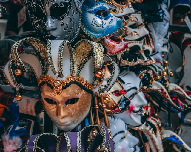A picture of Mardi Gras masks